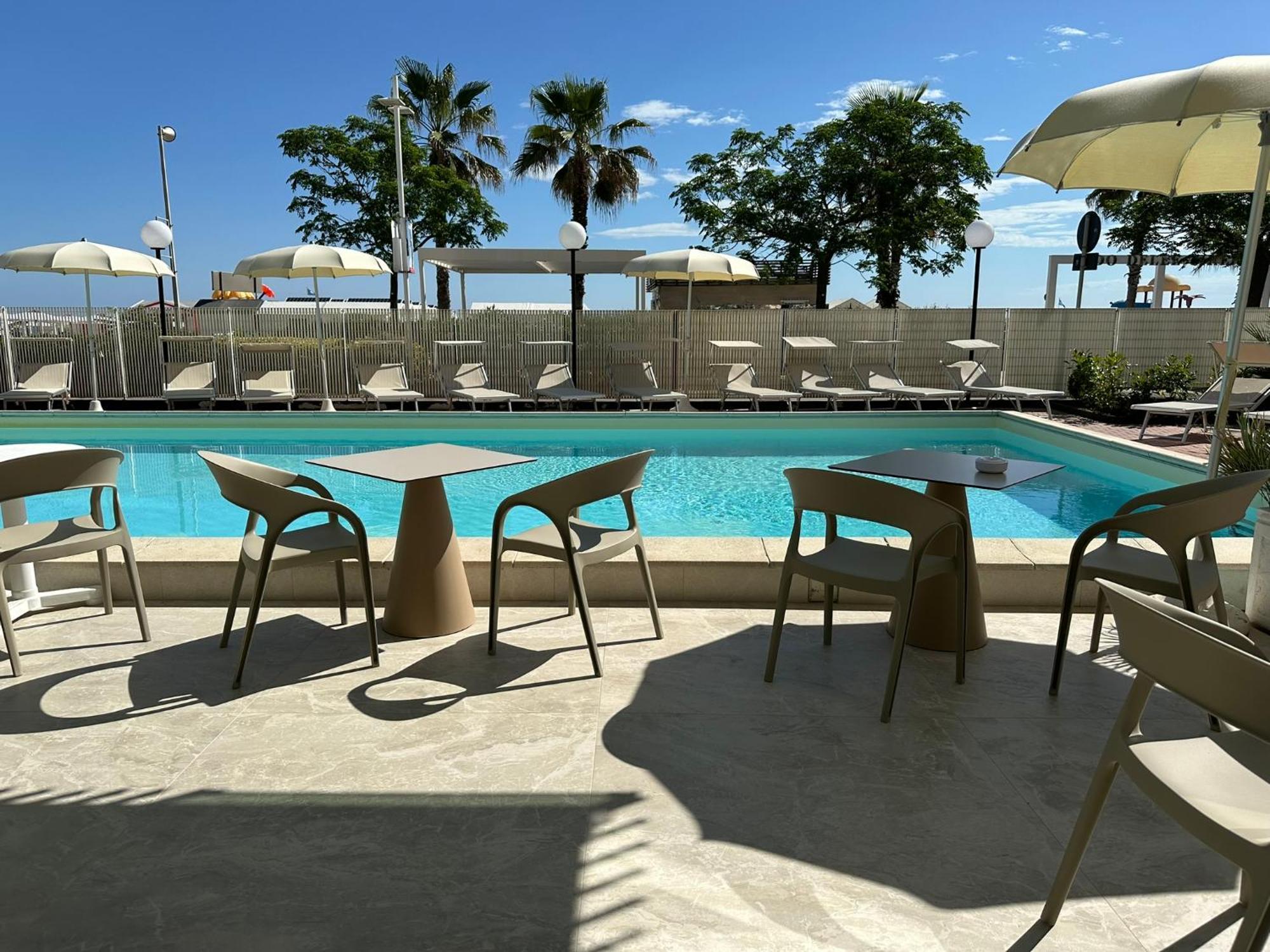 Hotel Tropic - Fronte Mare Riccione Extérieur photo