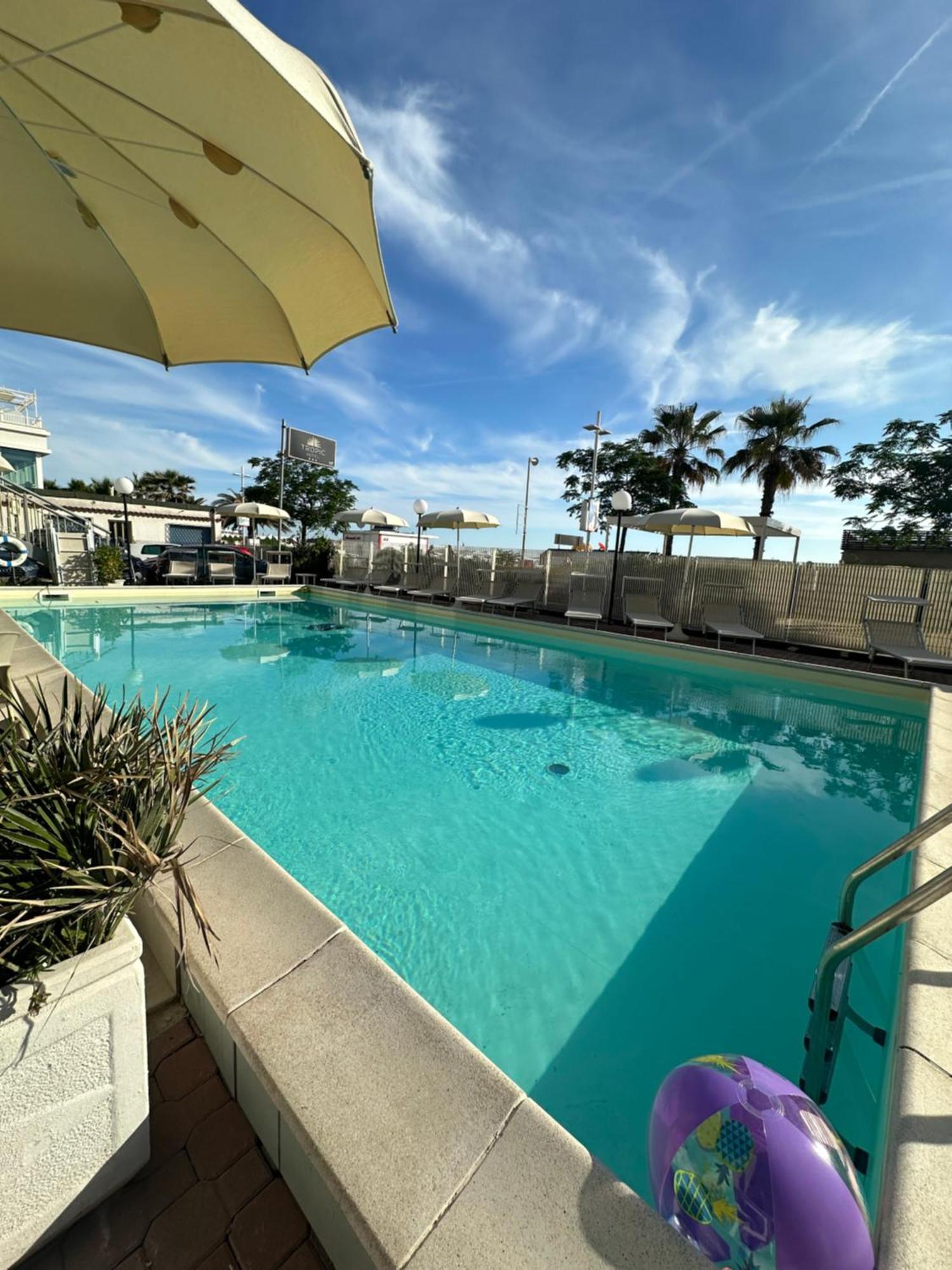 Hotel Tropic - Fronte Mare Riccione Extérieur photo